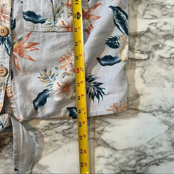 Vanilla Star Grey Tropical Print Button Down Tie Front Sleeveless top, Large - Picture 10 of 12